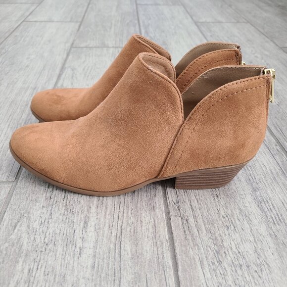 Soda women's brown suede ankle booties size 7 - Picture 3 of 13